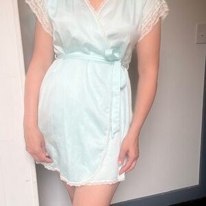 Vintage Lace-trimmed Robe